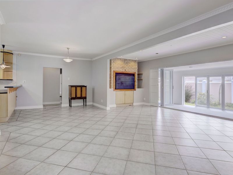 House For Sale in Lovemore Park - Photo 2