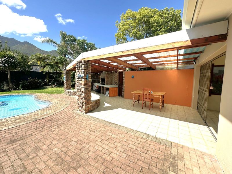 House For Sale in Glen Barrie - Photo 2