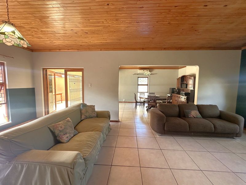 House For Sale in Glen Barrie - Photo 9