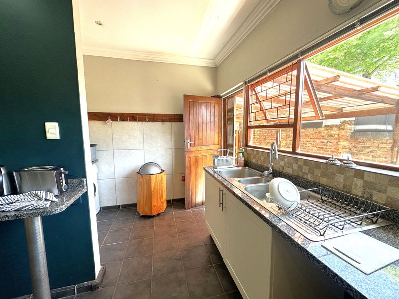 House For Sale in Glen Barrie - Photo 5