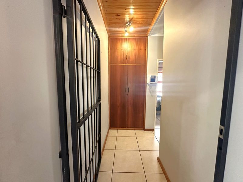 House For Sale in Glen Barrie - Photo 7