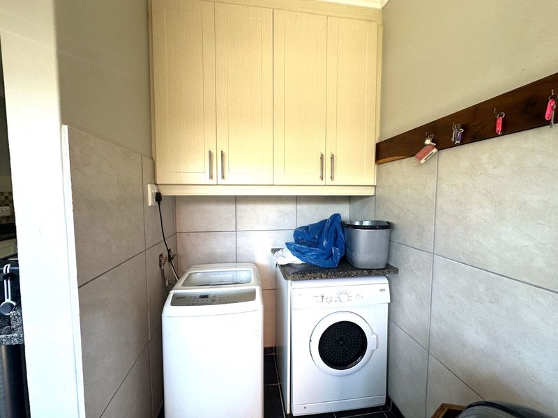 House For Sale in Glen Barrie - Photo 6