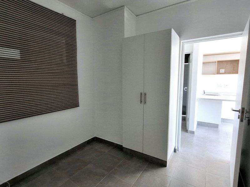 Apartment For Sale in Sheffield Beach - Photo 5