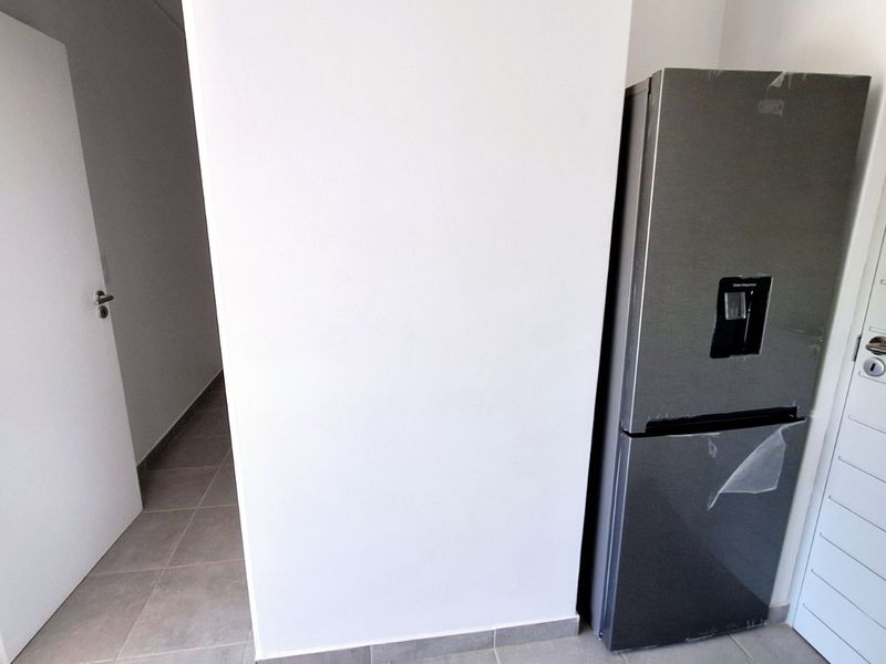 Apartment For Sale in Sheffield Beach - Photo 4