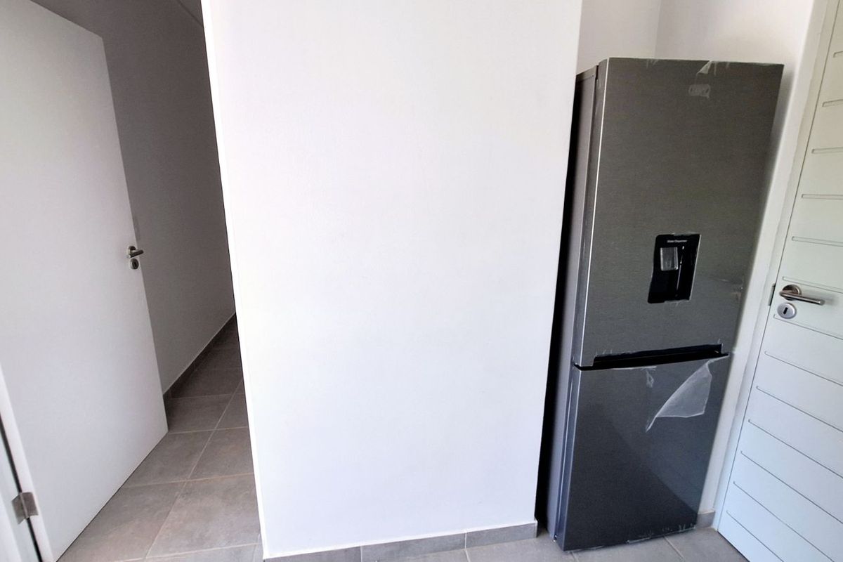 Apartment For Sale in Sheffield Beach - Photo 4