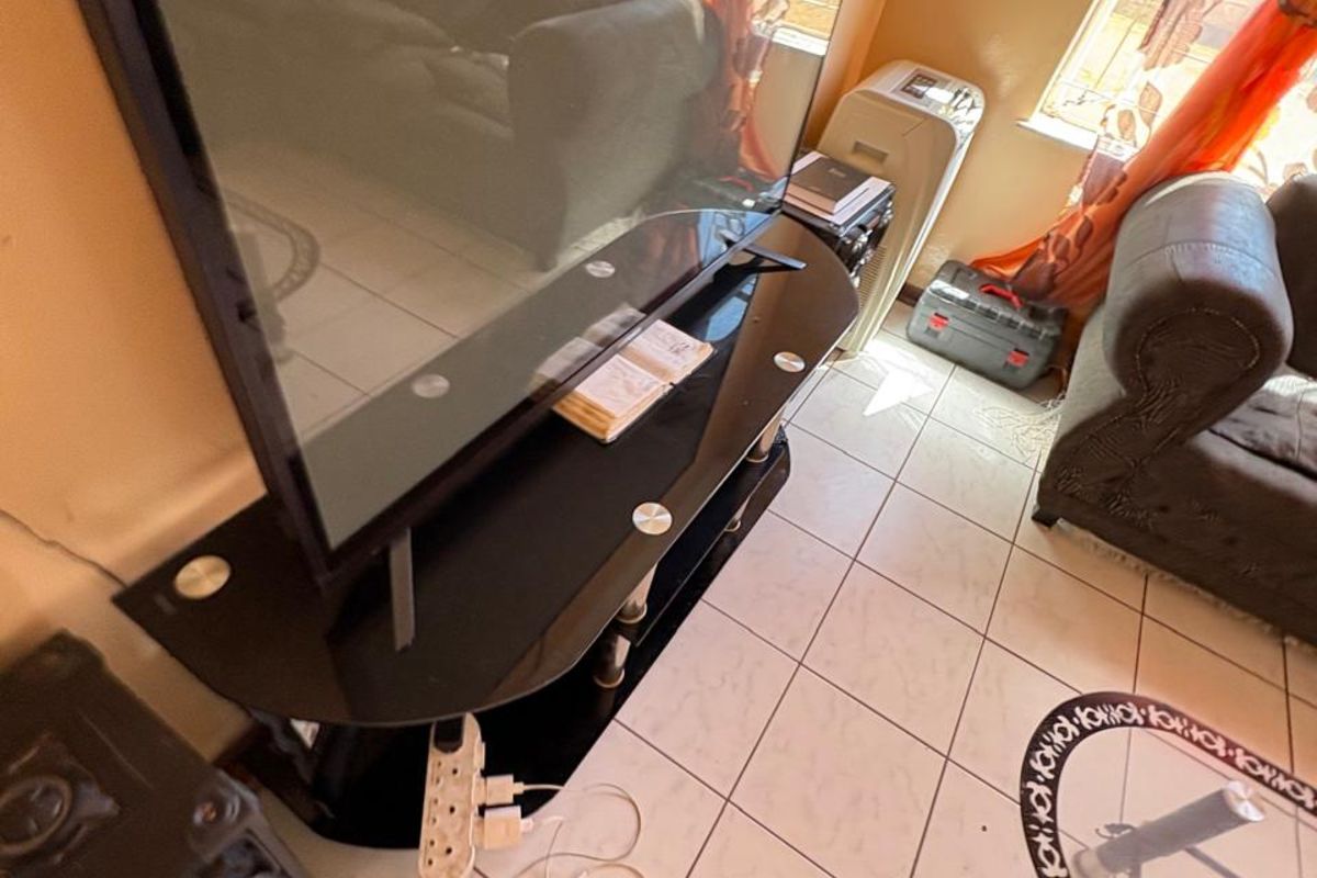 House For Sale in Roodepan - Photo 4