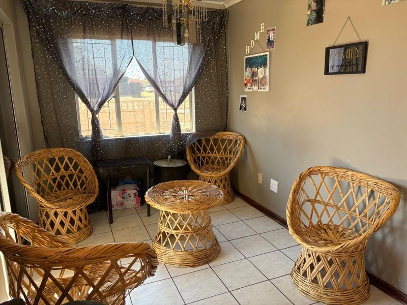 House For Sale in Roodepan - Photo 9