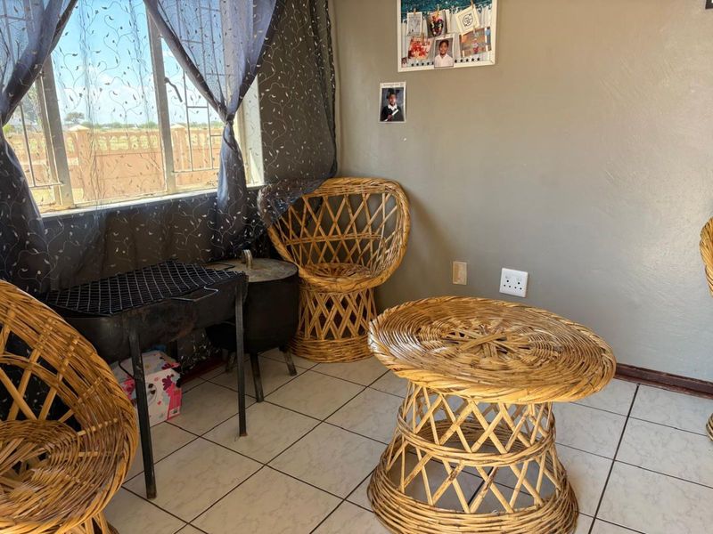 House For Sale in Roodepan - Photo 8