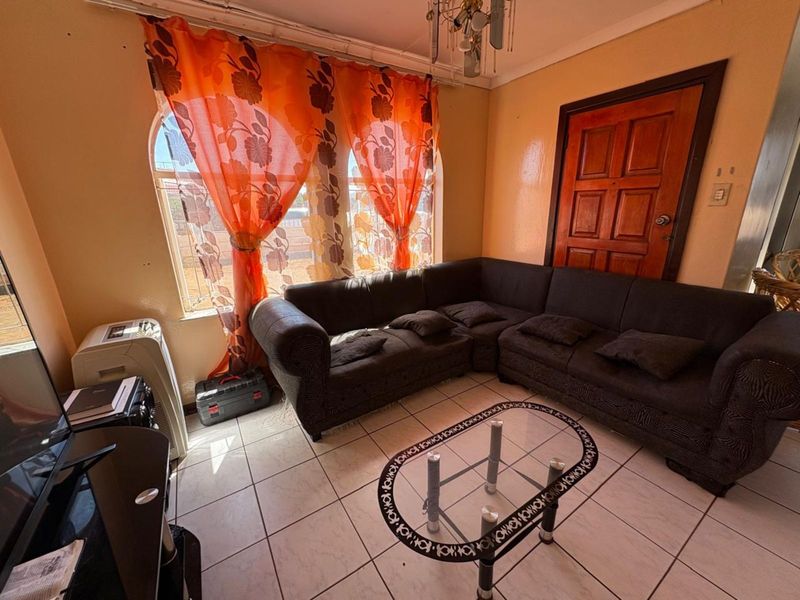 House For Sale in Roodepan - Photo 3