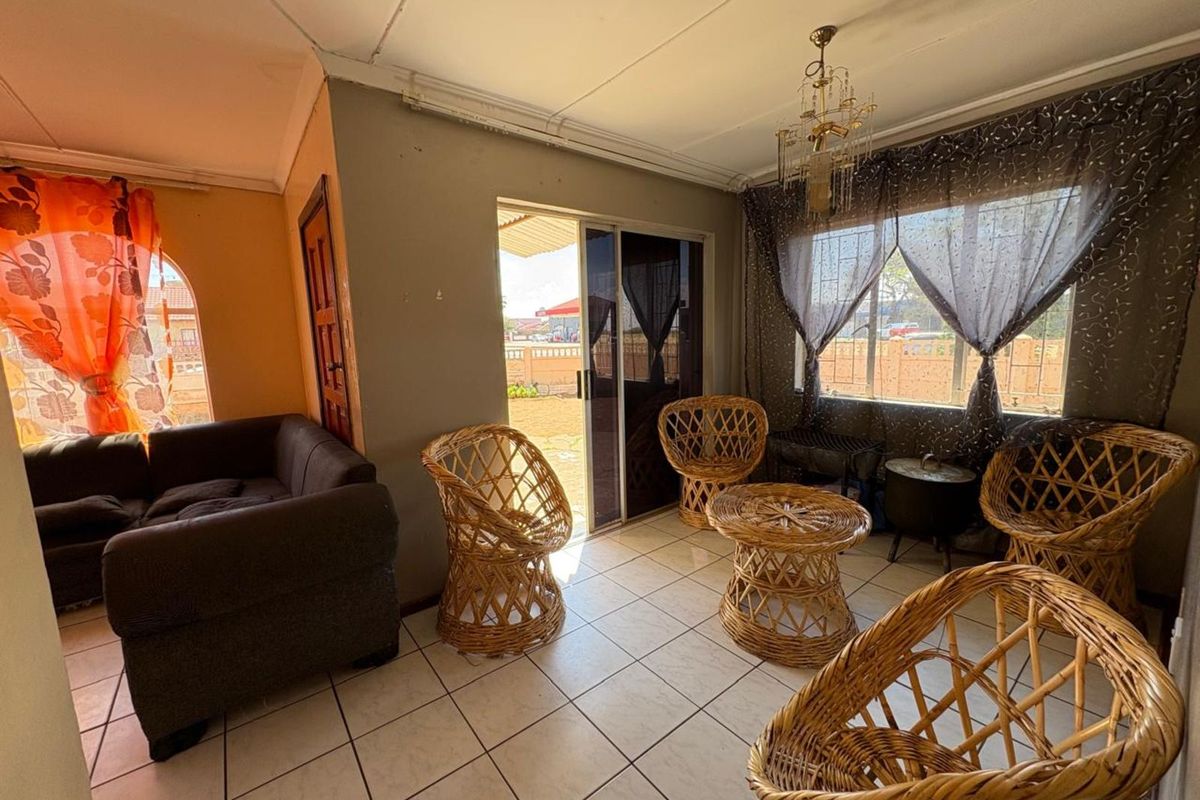 House For Sale in Roodepan - Photo 5