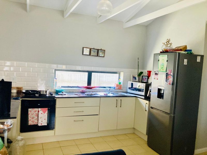 Townhouse For Sale in Parsonsvlei - Photo 5