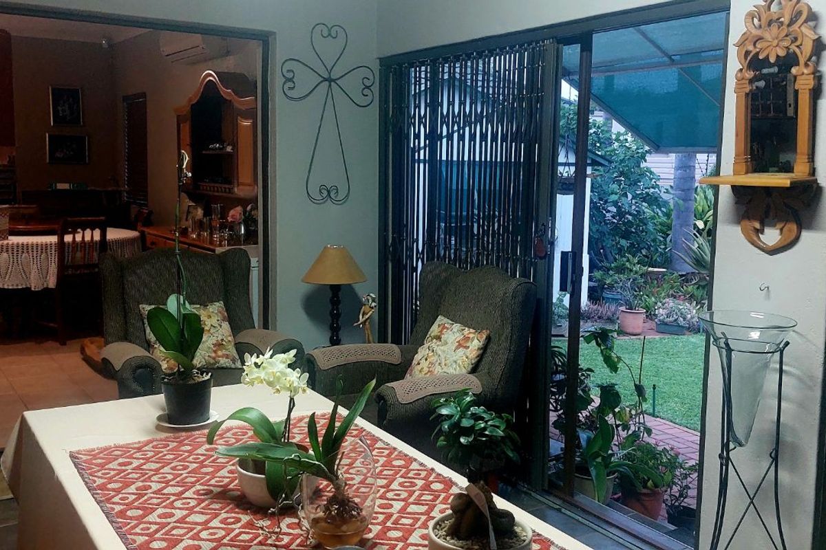 Townhouse For Sale in Bendor - Photo 2