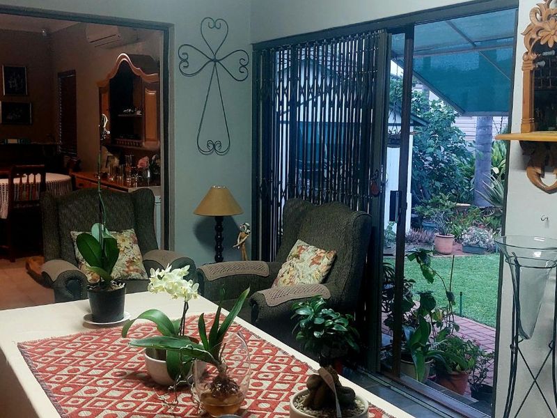 Townhouse For Sale in Bendor - Photo 2