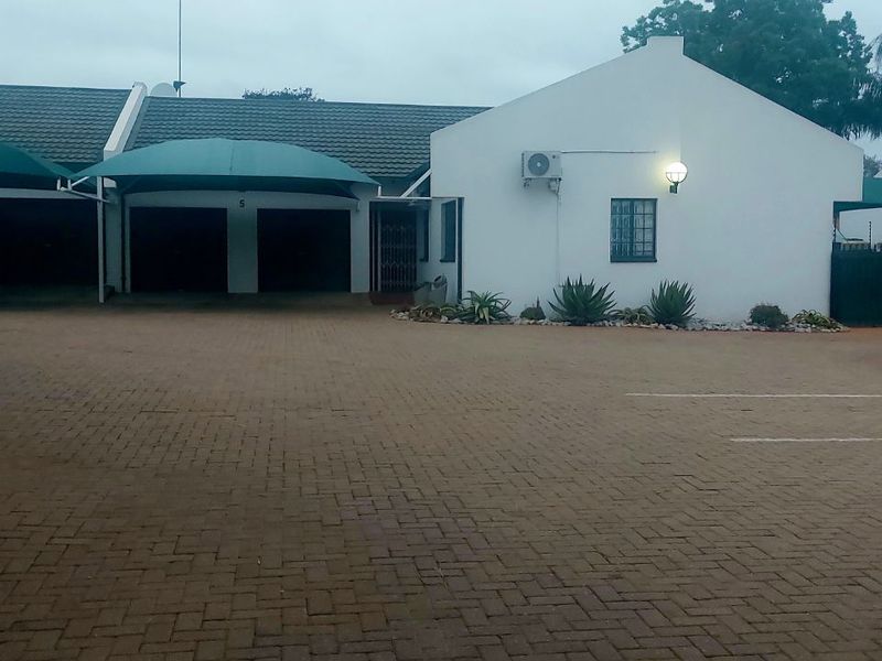 Townhouse For Sale in Bendor - Photo 6