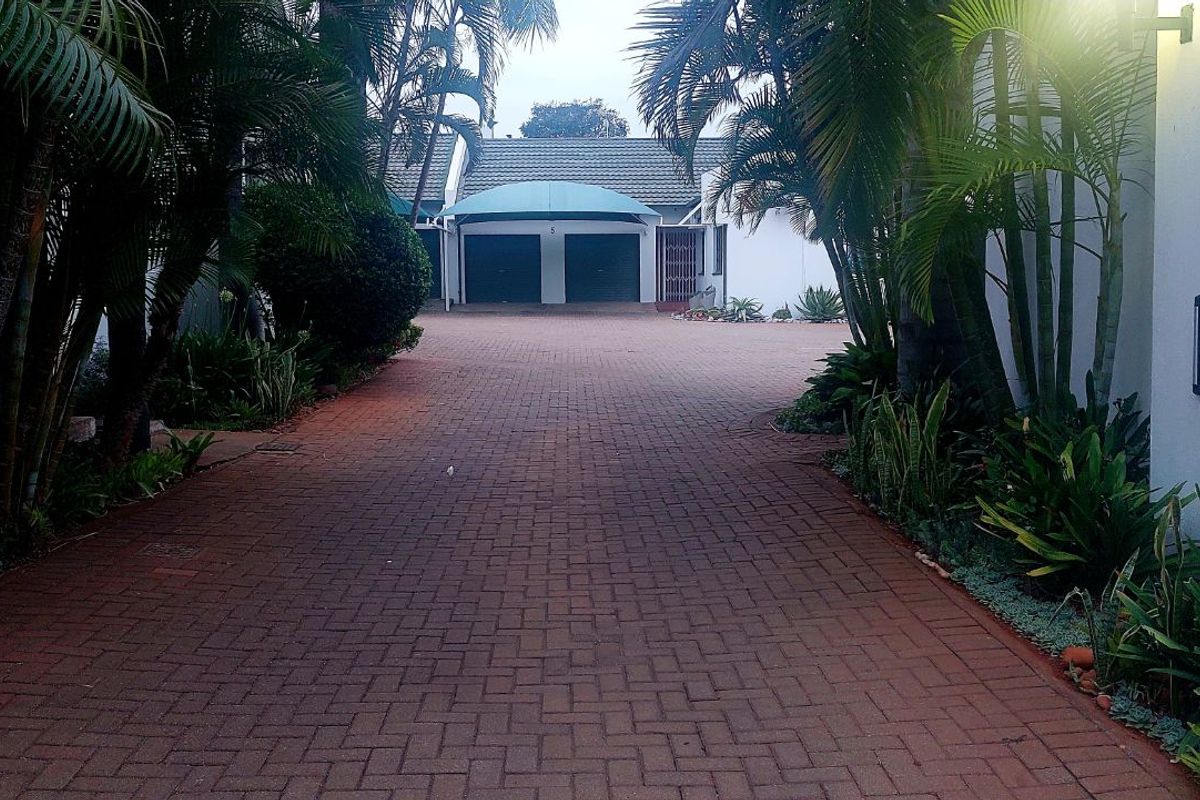 Townhouse For Sale in Bendor - Photo 5