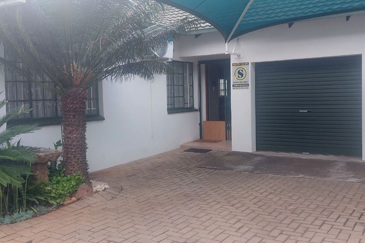 Townhouse For Sale in Bendor - Photo 3