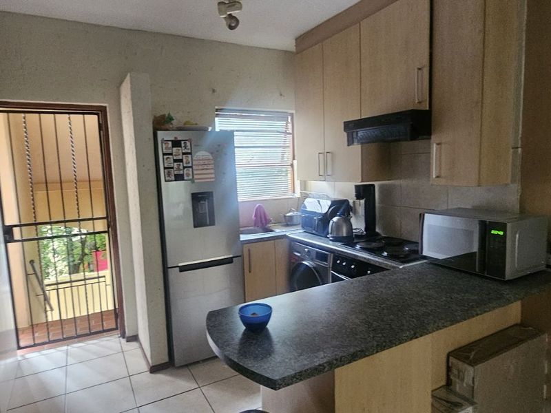Apartment For Sale in Lonehill - Photo 4