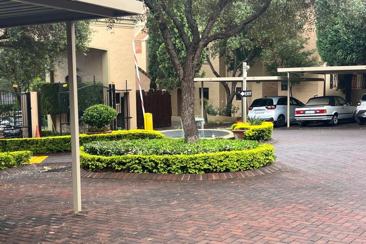 Apartment For Sale in Lonehill - Photo 2