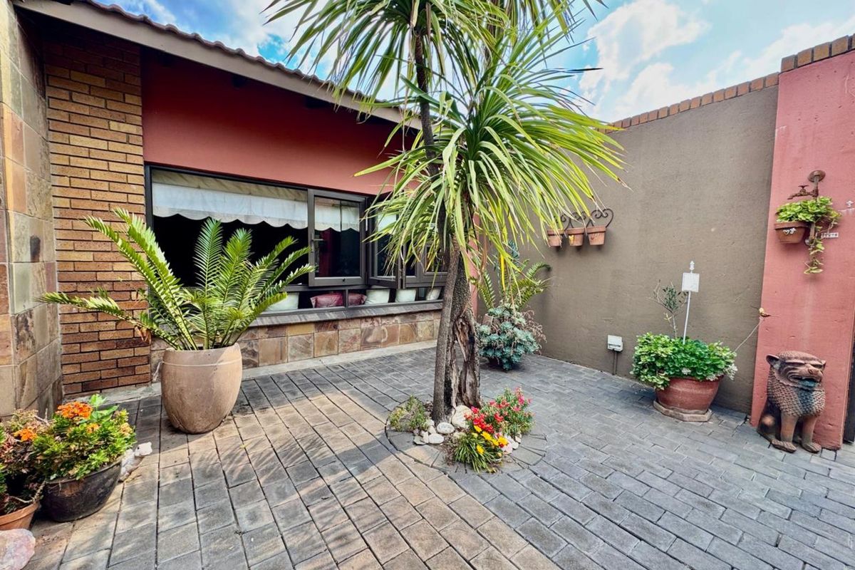 House For Sale in Secunda Central - Photo 5