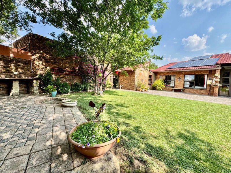 House For Sale in Secunda Central - Photo 2
