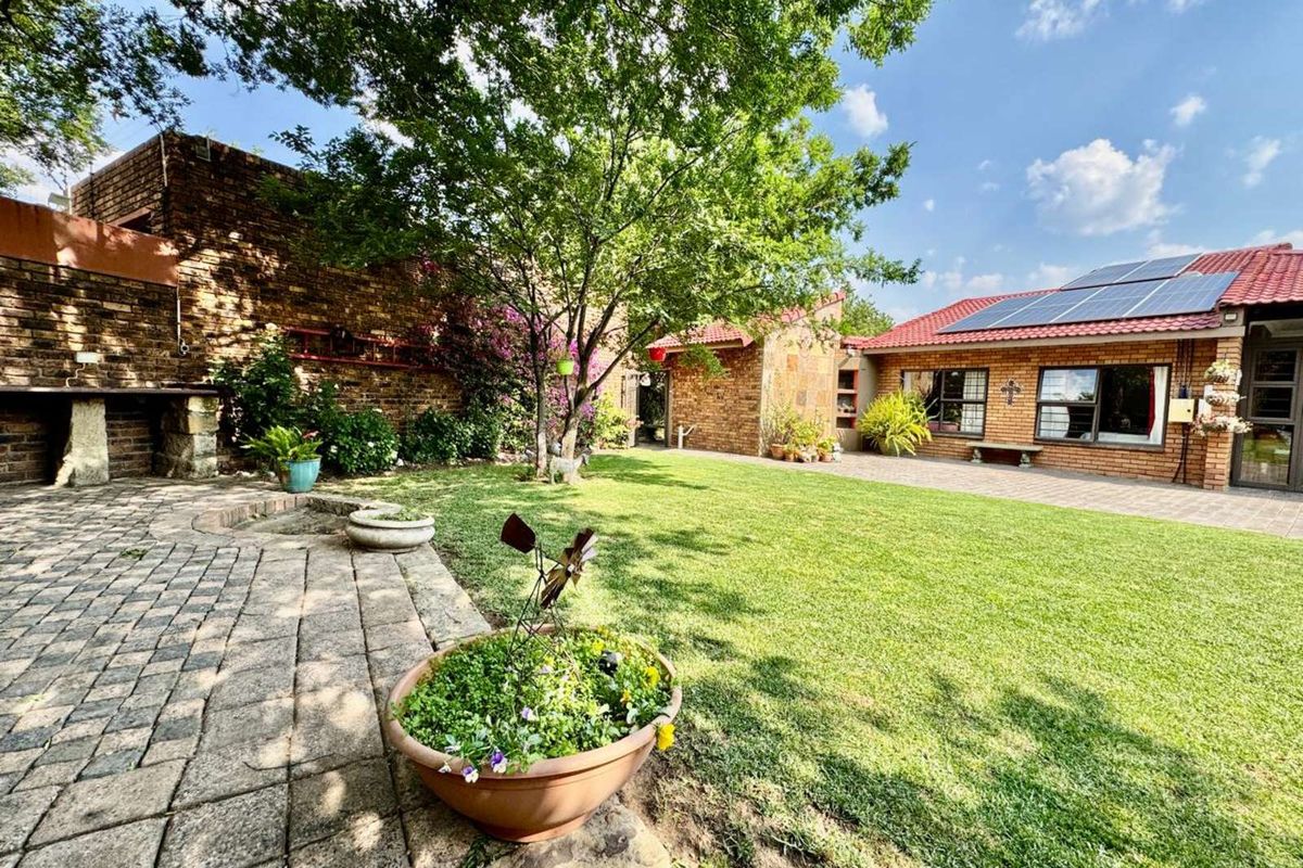 House For Sale in Secunda Central - Photo 2