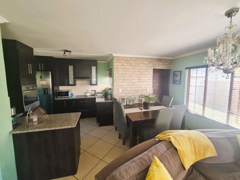 House For Sale in Raslouw Gardens - Photo 5