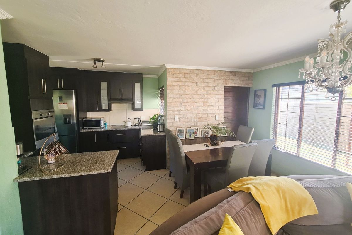 House For Sale in Raslouw Gardens - Photo 5