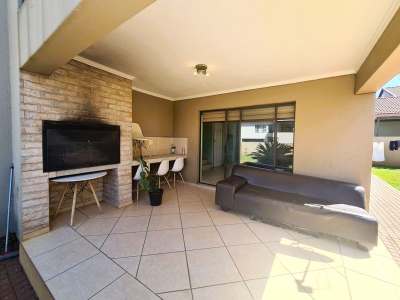 House For Sale in Raslouw Gardens - Photo 8