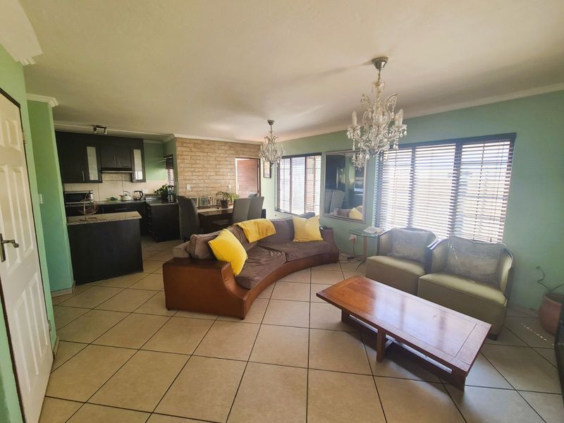 House For Sale in Raslouw Gardens - Photo 3
