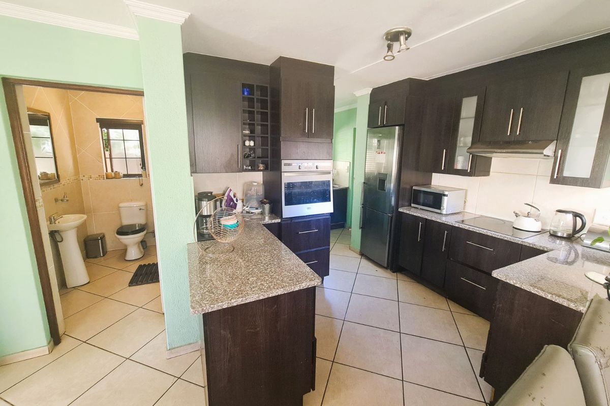 House For Sale in Raslouw Gardens - Photo 2