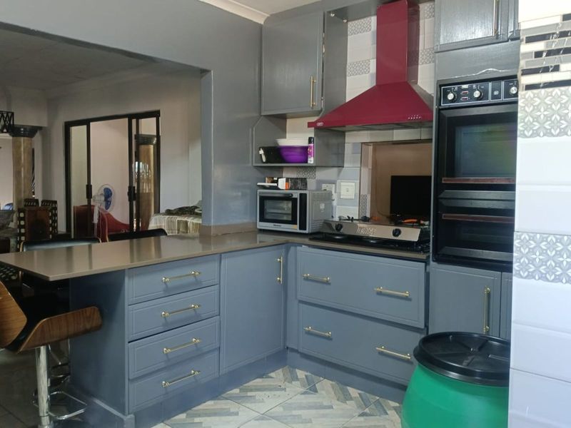 House For Sale in Riamar Park - Photo 2