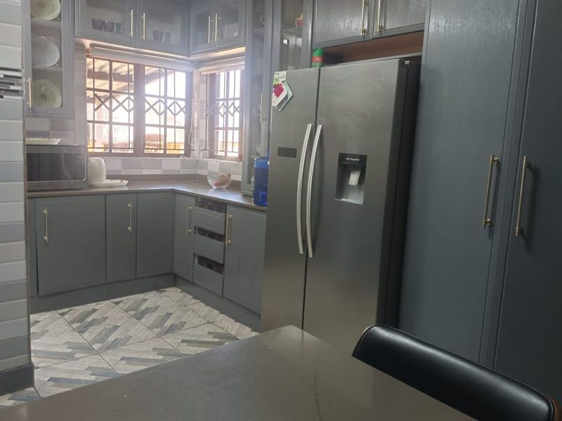 House For Sale in Riamar Park - Photo 3