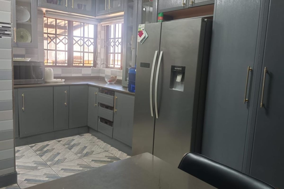 House For Sale in Riamar Park - Photo 3