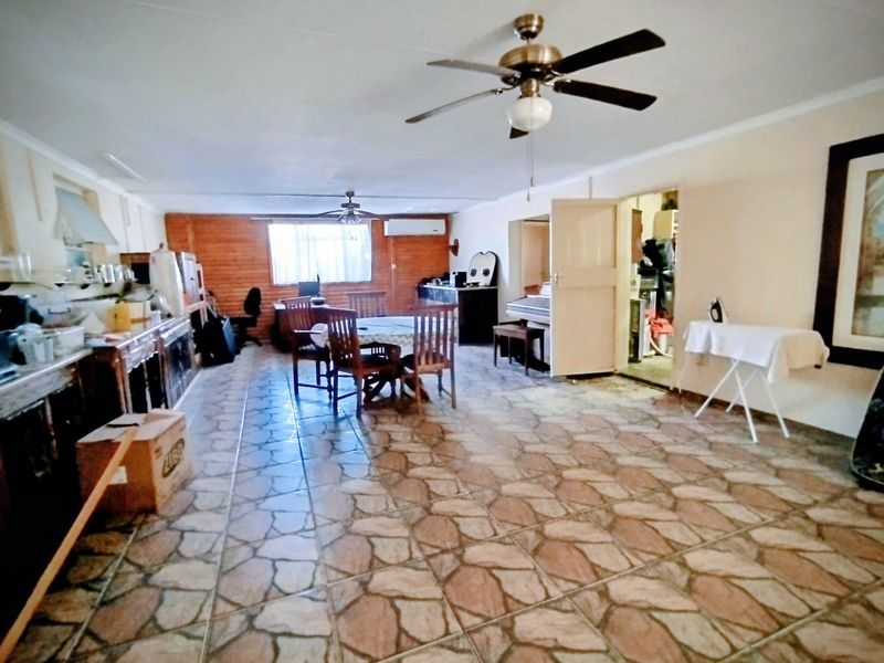 House For Sale in Stilfontein Ext 4 - Photo 4