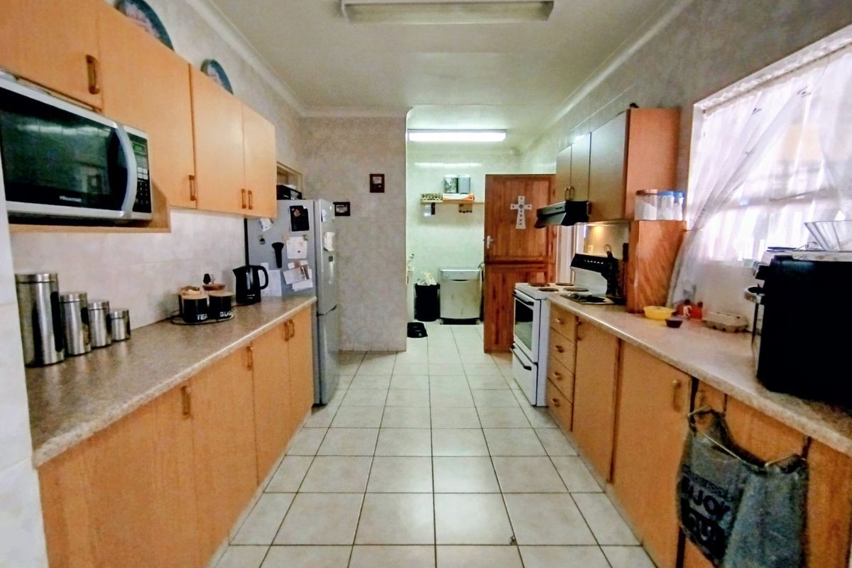 House For Sale in Stilfontein Ext 4 - Photo 3