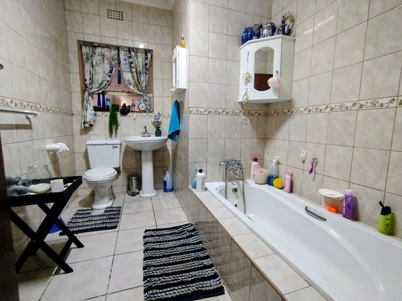House For Sale in Stilfontein Ext 4 - Photo 9