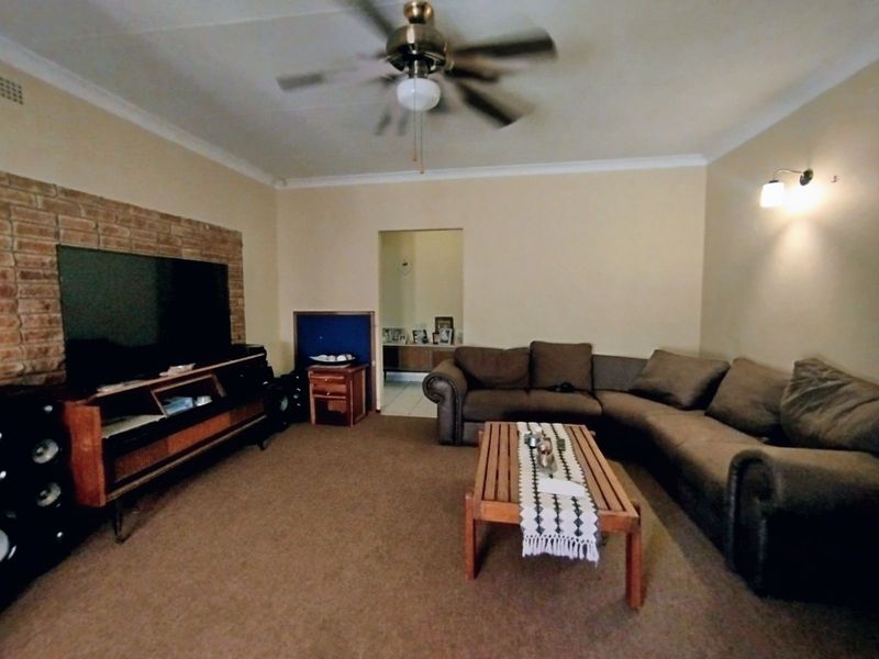 House For Sale in Stilfontein Ext 4 - Photo 2