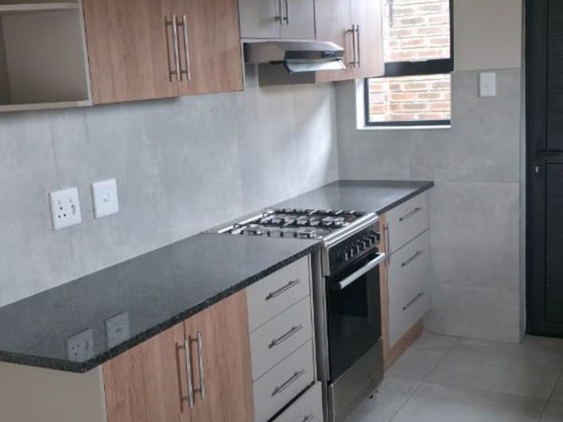 Townhouse To Rent in Secunda Central - Photo 9