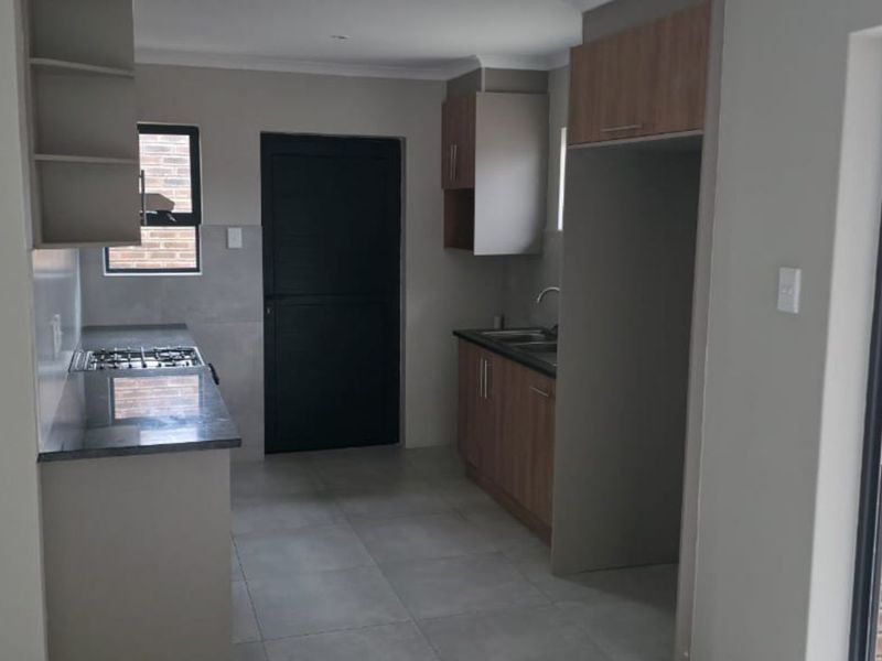 Townhouse To Rent in Secunda Central - Photo 8