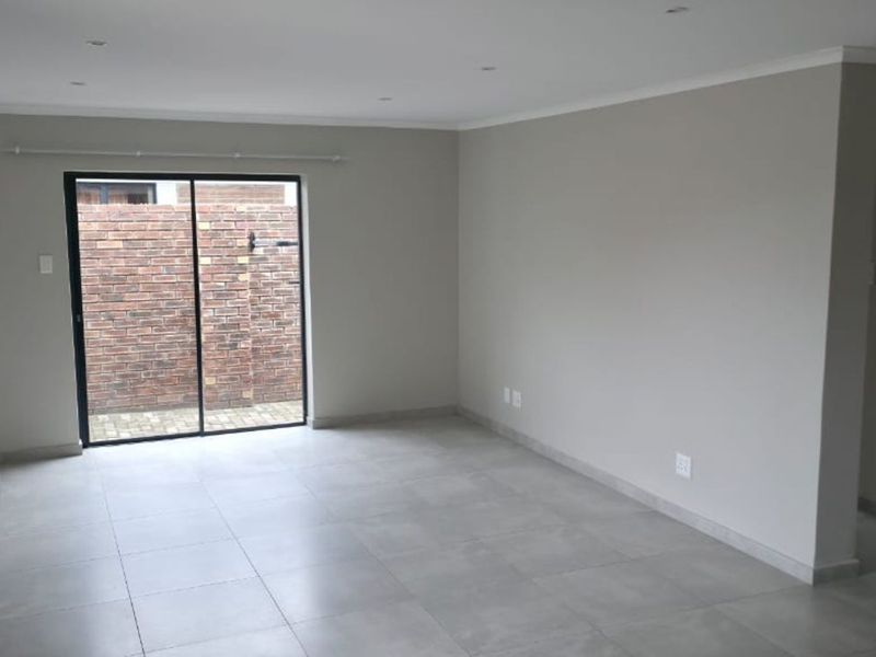 Townhouse To Rent in Secunda Central - Photo 6