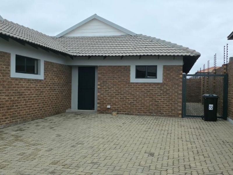 Townhouse To Rent in Secunda Central - Photo 2