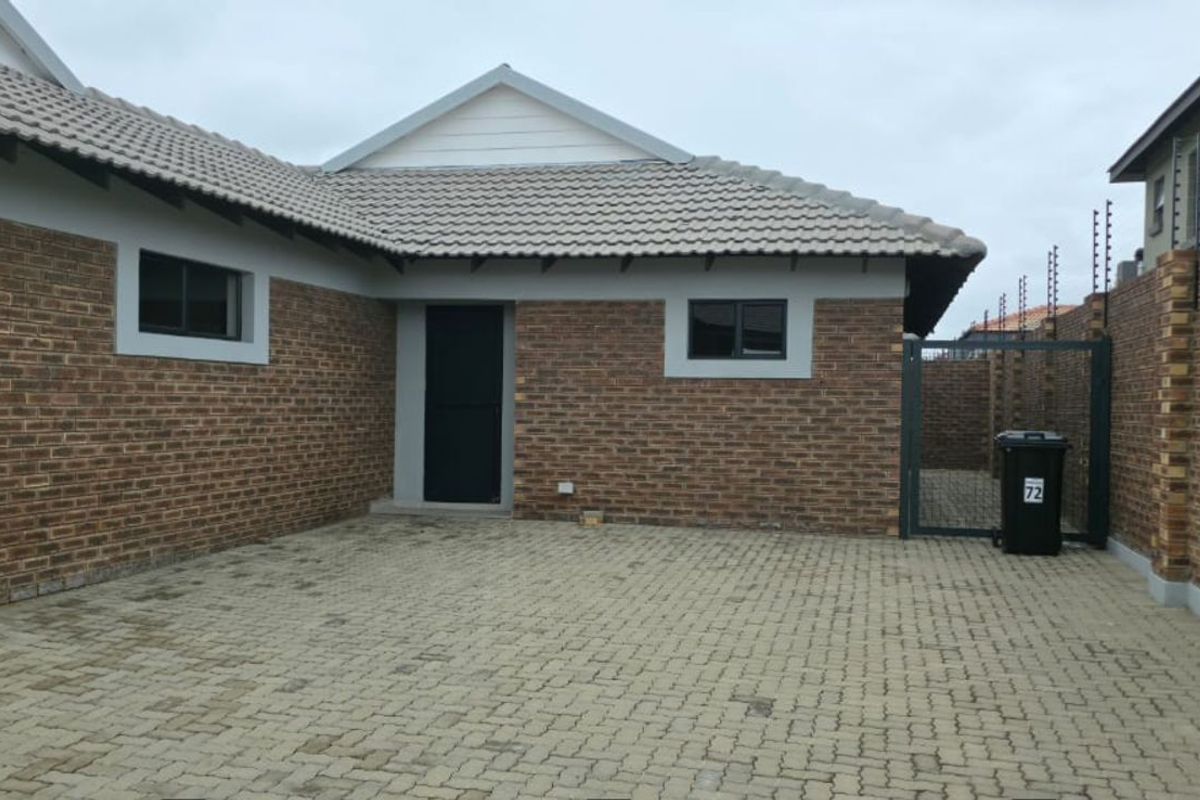 Townhouse To Rent in Secunda Central - Photo 2