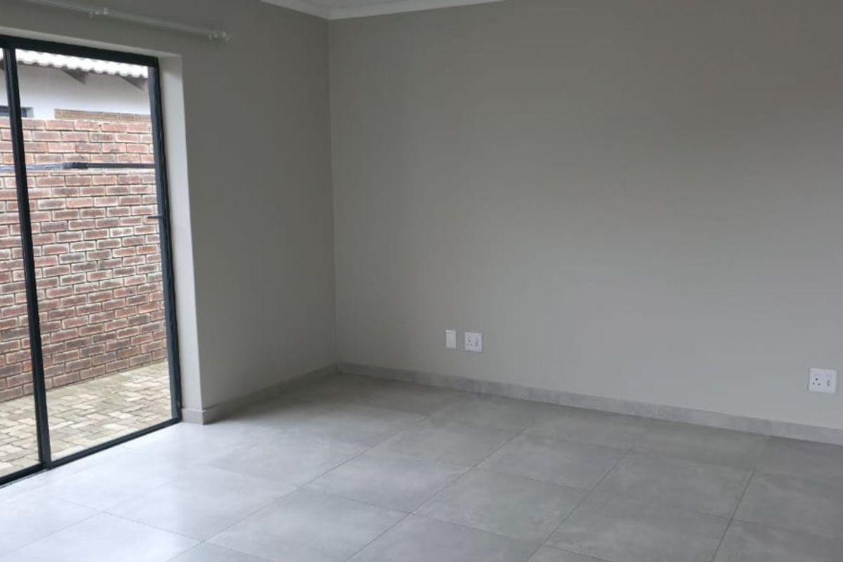 Townhouse To Rent in Secunda Central - Photo 5