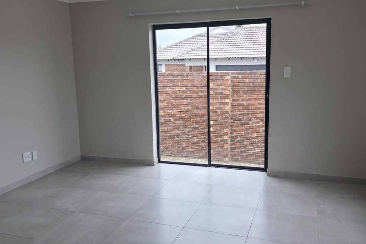 Townhouse To Rent in Secunda Central - Photo 3