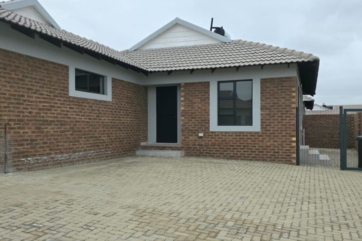 Townhouse To Rent in Secunda Central - Photo 2