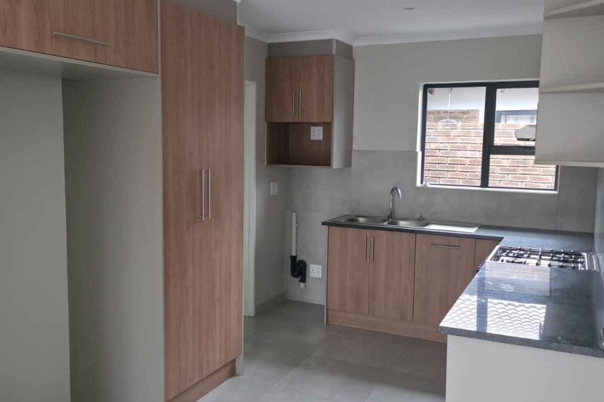 Townhouse To Rent in Secunda Central - Photo 5