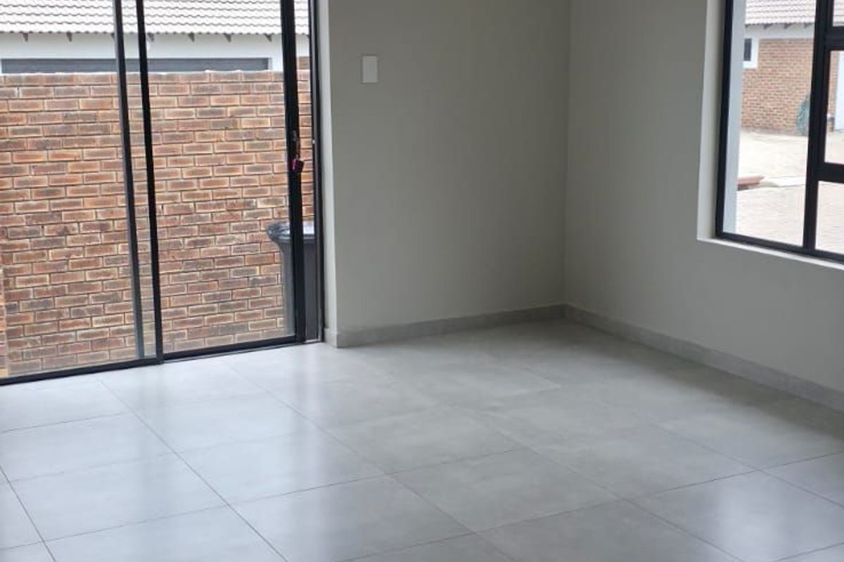 Townhouse To Rent in Secunda Central - Photo 4