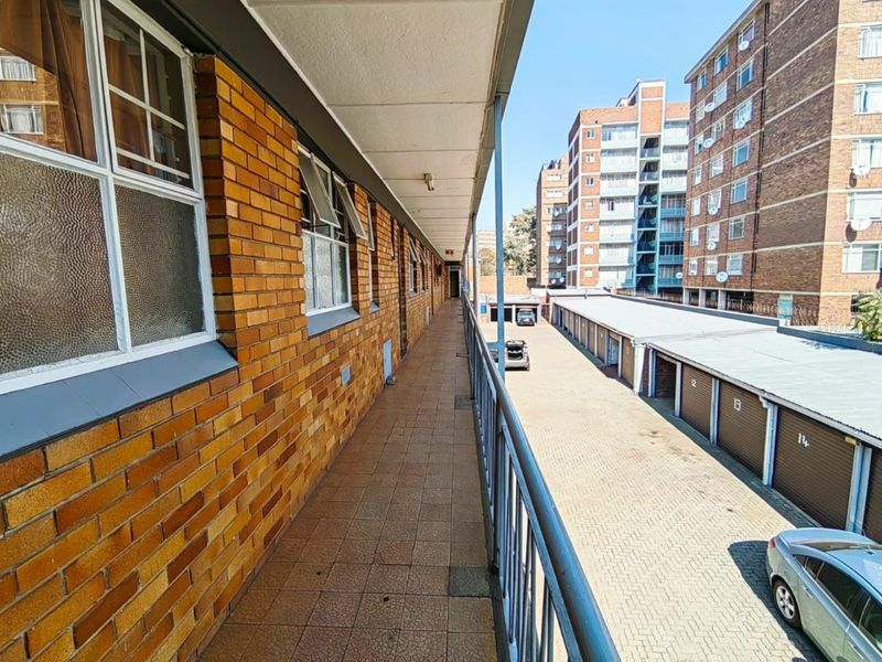 Apartment For Sale in Sunnyside - Photo 6