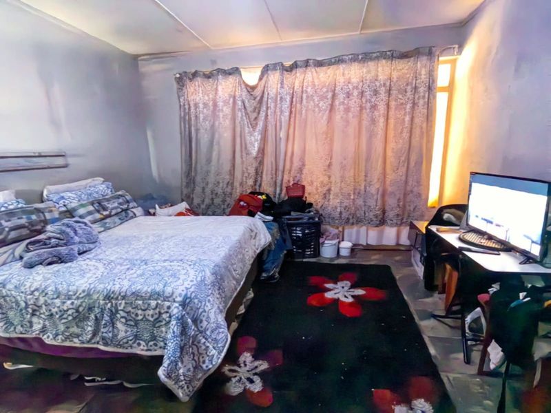 Apartment For Sale in Sunnyside - Photo 3