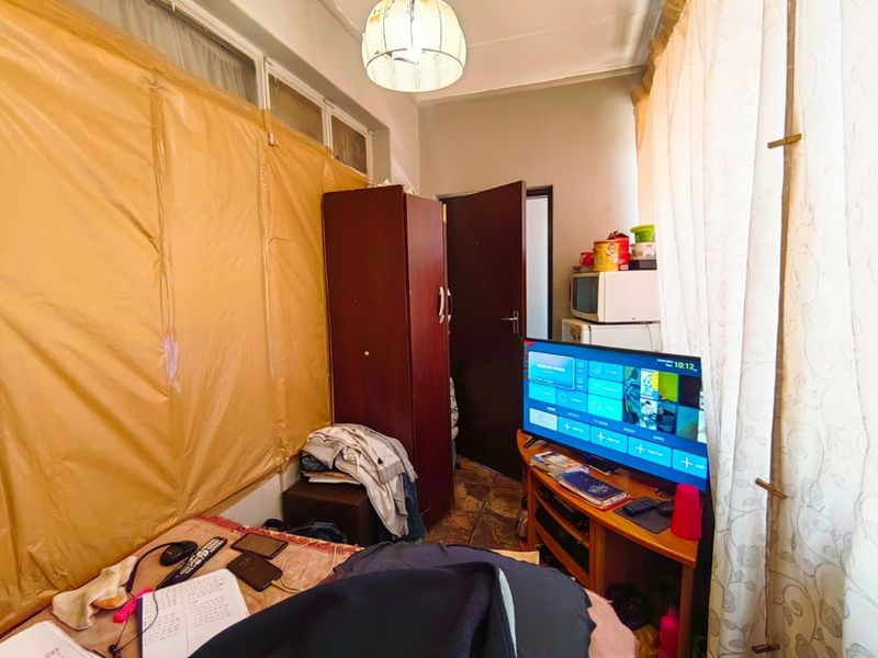 Apartment For Sale in Sunnyside - Photo 5